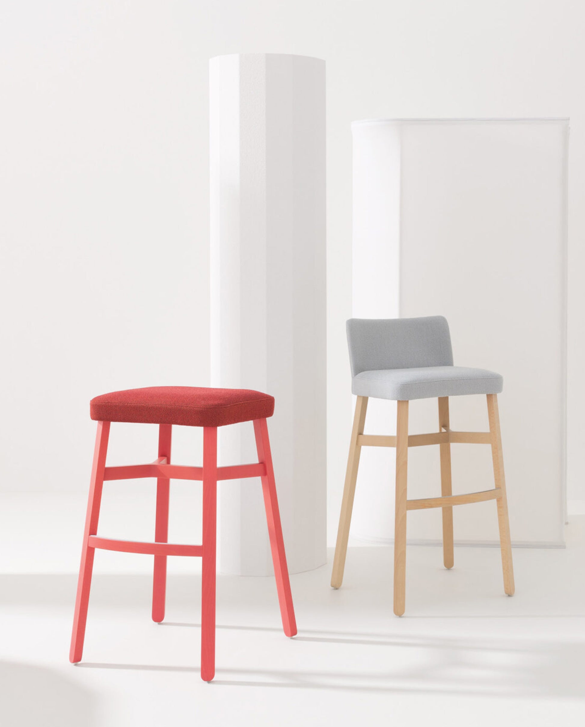 Croissant Stool with Backrest-Stools-Bowermans