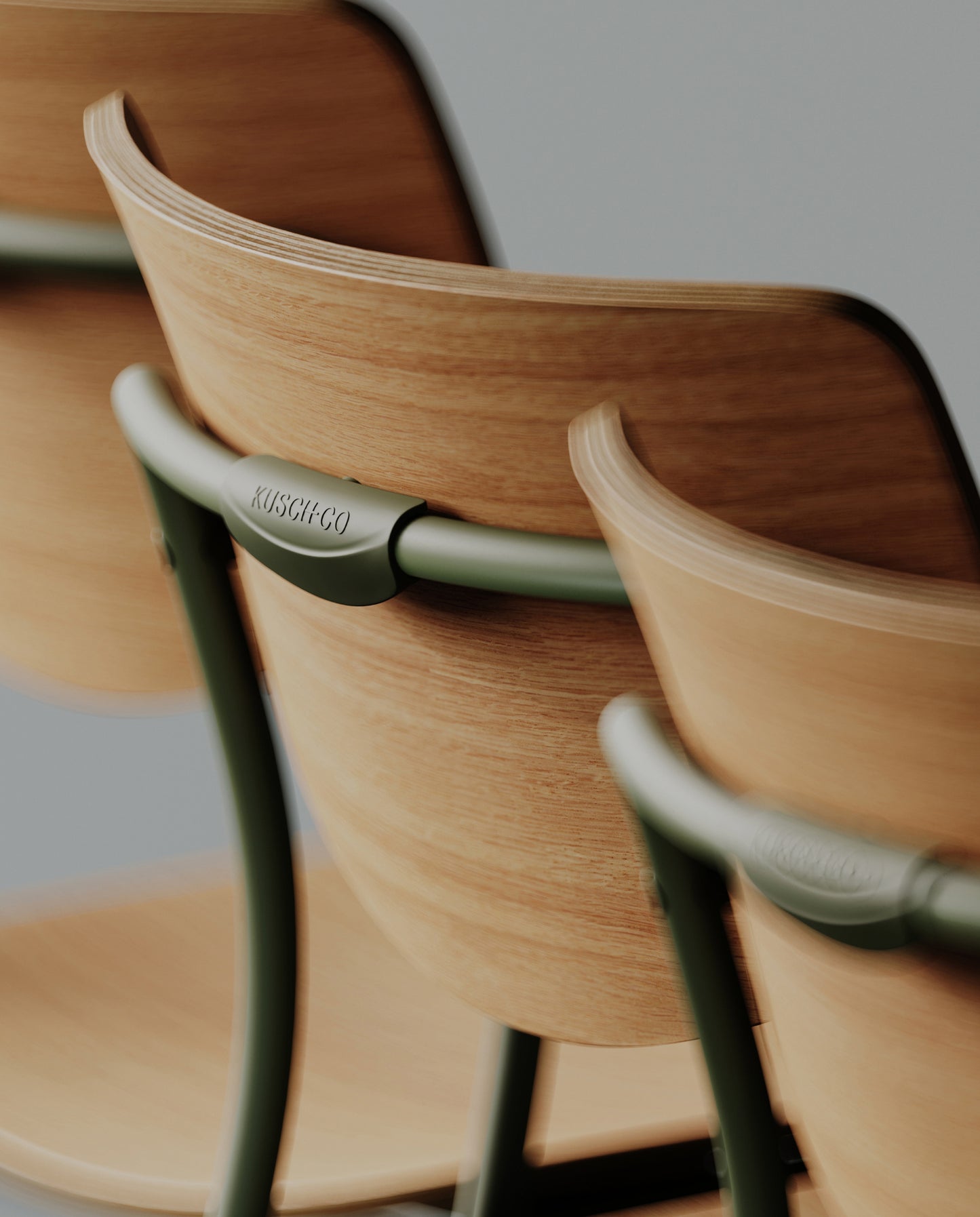 Smile Frame Chair with Armrests